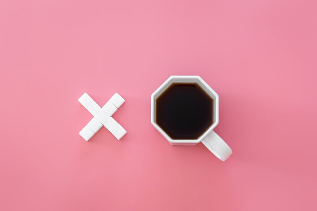 xicara de café com um X ao lado
